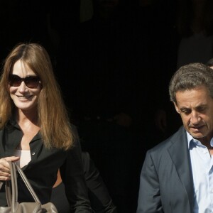 Nicolas Sarkozy, sa femme Carla Bruni-Sarkozy et leur fille Giulia Sarkozy quittent l'hôtel Four Seasons à Buenos Aires, le 29 août 2015.