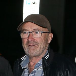 Phil Collins se rend dans les studios de la BBC radio à Londres le 28 janvier 2016.  Frail looking Phil Collins arriving at BBC Radio Two Studios to appear on Chris Evans Breakfast Show - London - 28 January 2016.28/01/2016 - Londres