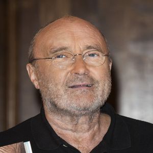 Phil Collins sort son autobiographie 'Not Dead Yet', à Piccadilly, Londres le 18 octobre 2016