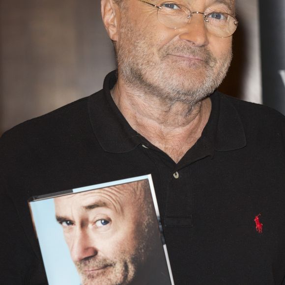 Phil Collins sort son autobiographie 'Not Dead Yet', à Piccadilly, Londres le 18 octobre 2016