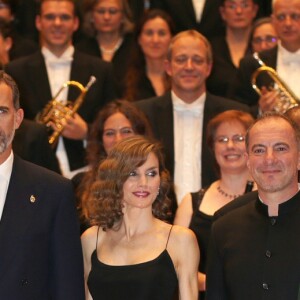 Le roi Felipe VI et la reine Letizia d'Espagne assistaient le 20 octobre 2016 au concert précédant la remise des Prix Princesse des Asturies, à Oviedo.