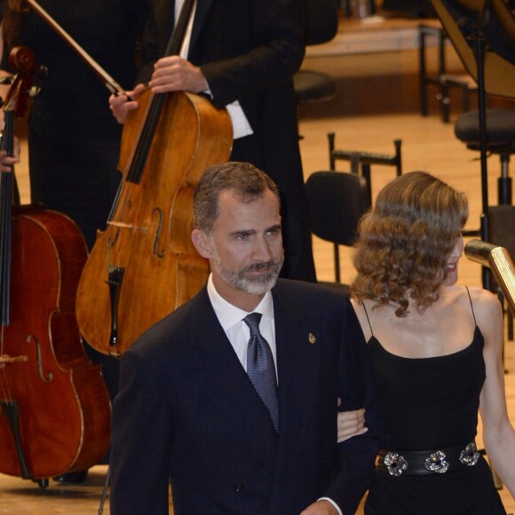 Le roi Felipe VI et la reine Letizia d'Espagne assistaient le 20 octobre 2016 au concert précédant la remise des Prix Princesse des Asturies, à Oviedo.