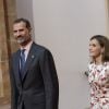 Le roi Felipe VI et la reine Letizia d'Espagne ont reçu les lauréats des médailles Princesse des Asturies et des Prix Fin de Cursus de l'Université d'Oviedo à l'hôtel de la Reconquista à Oviedo le 21 octobre 2016.