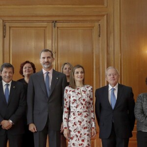 Felipe VI et Letizia d'Espagne ont reçu les lauréats des médailles Princesse des Asturies et des Prix Fin de Cursus de l'Université d'Oviedo à l'hôtel de la Reconquista à Oviedo le 21 octobre 2016.