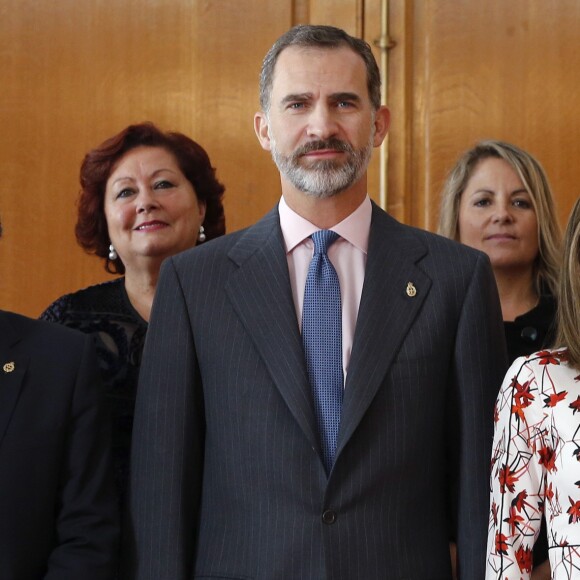 Felipe VI et Letizia d'Espagne ont reçu les lauréats des médailles Princesse des Asturies et des Prix Fin de Cursus de l'Université d'Oviedo à l'hôtel de la Reconquista à Oviedo le 21 octobre 2016.