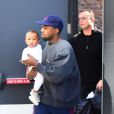 Kim Kardashian et Kanye West quittent Paris avec leurs enfants le 3 octobre 2016.