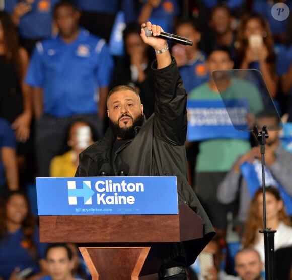 Le rappeur DJ Khaled supporte Hilary Clinton lors d'un meeting démocrate à Miami le 20 octobre 2016.