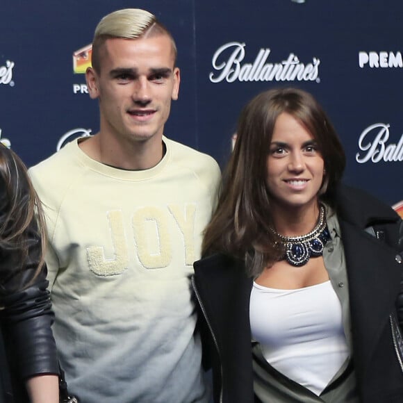 Antoine Griezmann et sa compagne Erika Choperena lors de la soirée 40 Principales Music Awards organisée à Madrid le 12 décembre 2014.