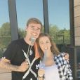 Antoine Griezmann pose avec sa compagne Erika  Choperen à l'occasion d'un barbecue. 
