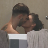 Secret Story 10, la quotidienne du mercredi 21 septembre 2016 sur NT1. Ici Bastien et Mélanie sous la douche.