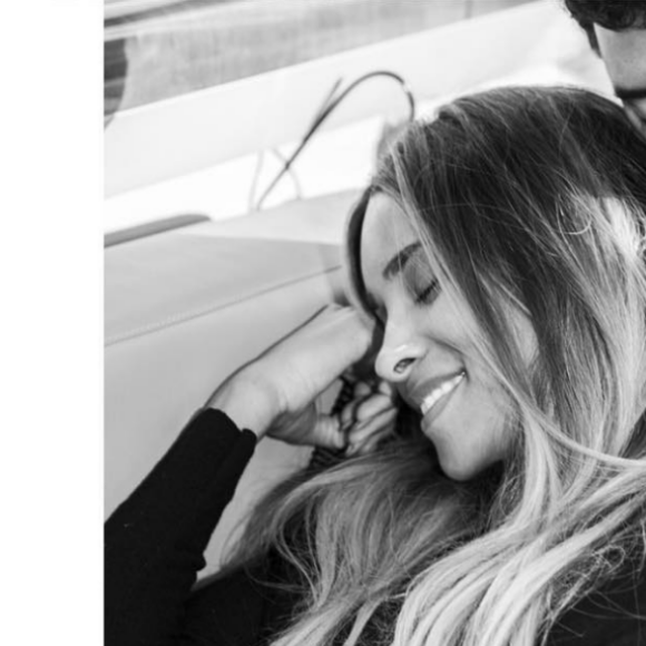 "Pour cet anniversaire spécial, j'ai reçu énormément d'amour de mes amis et de ma famille. Et je suis extatique d'enfin partager avec vous l'un des plus beaux cadeaux que Dieu peut vous faire...", a écrit Ciara sur Instagram pour confirmer sa seconde grossesse, le 25 octobre 2016.