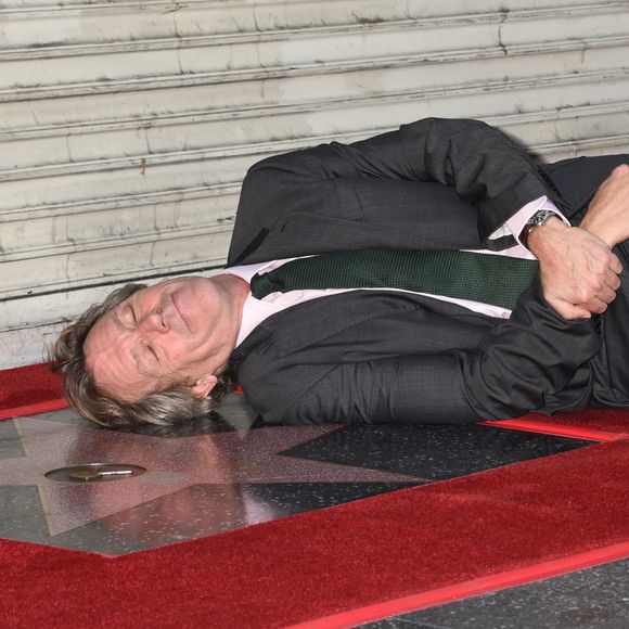 Hugh Laurie honoré sur le Walk Of Fame, à Los Angeles, le 25 octobre 2016.