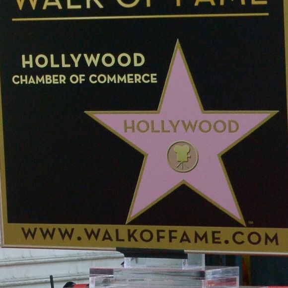 Hugh Laurie honoré sur le Walk Of Fame, à Los Angeles, le 25 octobre 2016.