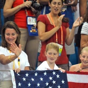 Bill, Melinda Gates et leurs deux filles - Bassin olympique à Pékin, en Chine, le 10 août 2008