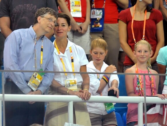 Bill, Melinda Gates et leurs deux filles - Bassin olympique à Pékin, en Chine, le 10 août 2008