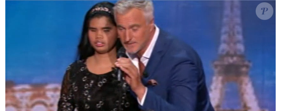 Aliènette bouleverse le jury -"Incroyable Talent 2016" sur M6. Le 1er novembre 2016.