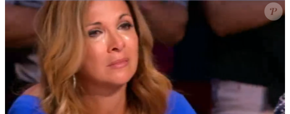 Aliènette bouleverse le jury -"Incroyable Talent 2016" sur M6. Le 1er novembre 2016.