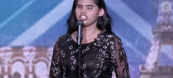 Aliènette bouleverse le jury - "Incroyable Talent 2016" sur M6. Le 1er novembre 2016.