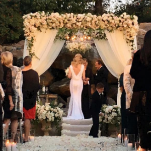 Le crooner Paula Anka s'est marié pour la troisième fois. Il a épousé Lisa Pemberton, lors d'une cérémonie qui s'est déroulée au Four Season de Los Angeles. Photo publiée sur sa page Instagram le 24 octobre 2016