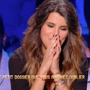 Karine Ferri gênée par une casserole diffusée dans l'émission "Action ou vérité". Le 28 octobre 2016 sur TF1.