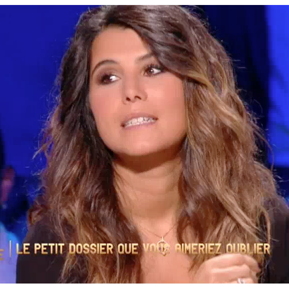 Karine Ferri gênée par une casserole diffusée dans l'émission "Action ou vérité". Le 28 octobre 2016 sur TF1.