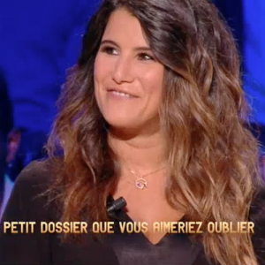 Karine Ferri gênée par une casserole diffusée dans l'émission "Action ou vérité". Le 28 octobre 2016 sur TF1.