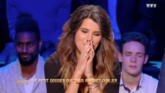 Karine Ferri gênée par une casserole diffusée dans l'émission "Action ou vérité". Le 28 octobre 2016 sur TF1.