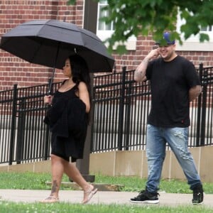 Exclusif - Blac Chyna enceinte et son fiancé Rob Kardashian sur le tournage de leur téléréalité à Washington le 4 juillet 2016. Le couple a passé la journée à visiter la Washington High School.