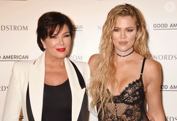 Khloe Kardashian et sa mère Kris Jenner au lancement de sa nouvelle ligne de jeans baptisée "Good American" dans la boutique Nordstrom à Los Angeles, le 18 octobre 2016. © CPA/Bestimage