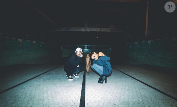 Ariana Grande pose avec son chéri Mac Miller sur sa page Instagram, le 31 octobre 2016