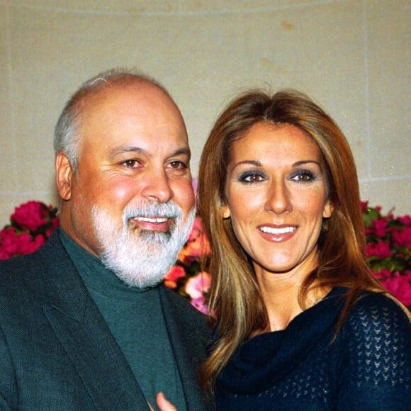 René Angélil et Céline Dion posent à l'hôtel Bristol, à Paris, le 16 novembre 1999.