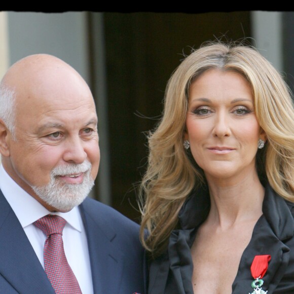 Céline Dion faite Chevalier de la légion d'honneur à l'Elysée le 23 mai 2008.