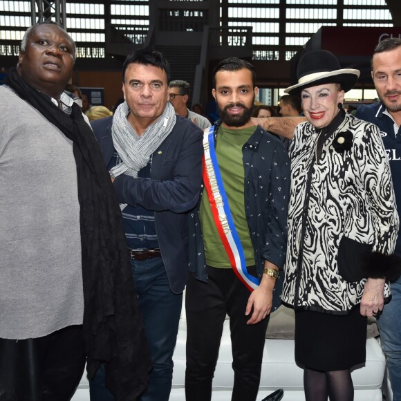 Exclusif - Magloire, Dominique Damien Rehel, Fahaid Sanober (créateur), Geneviève de Fontenay, Sylvain Potard, Jean-Philippe Muley (organisateur de la foire) et sa femme Marianne - Concours de créateurs de mode à la foire expo de Cherbourg-en-Cotentin sur le thème de l'Irlande dans la Grande Halle de La Cité de la Mer à Cherbourg-en-Cotentin, France, le 31 octobre 2016.