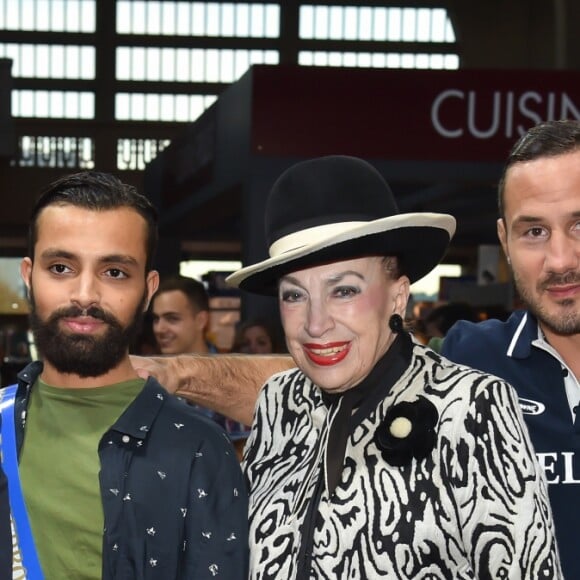 Exclusif - Magloire, Dominique Damien Rehel, Fahaid Sanober (créateur), Geneviève de Fontenay, Sylvain Potard, Jean-Philippe Muley (organisateur de la foire) et sa femme Marianne - Concours de créateurs de mode à la foire expo de Cherbourg-en-Cotentin sur le thème de l'Irlande dans la Grande Halle de La Cité de la Mer à Cherbourg-en-Cotentin, France, le 31 octobre 2016.