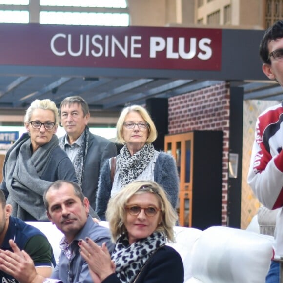 Exclusif - Magloire, Dominique Damien Rehel, Geneviève de Fontenay, Sylvain Potard, Jean-Philippe Muley (organisateur de la foire) et sa femme Marianne - Concours de créateurs de mode à la foire expo de Cherbourg-en-Cotentin sur le thème de l'Irlande dans la Grande Halle de La Cité de la Mer à Cherbourg-en-Cotentin, France, le 31 octobre 2016.