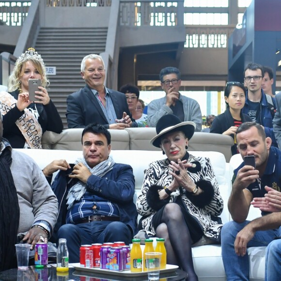 Exclusif - Magloire, Dominique Damien Rehel, Geneviève de Fontenay, Sylvain Potard, Jean-Philippe Muley (organisateur de la foire) et sa femme Marianne - Concours de créateurs de mode à la foire expo de Cherbourg-en-Cotentin sur le thème de l'Irlande dans la Grande Halle de La Cité de la Mer à Cherbourg-en-Cotentin, France, le 31 octobre 2016.