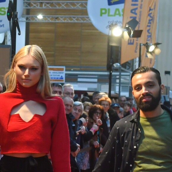 Exclusif - Fahaid Sanober et un manequin - Concours de créateurs de mode à la foire expo de Cherbourg-en-Cotentin sur le thème de l'Irlande dans la Grande Halle de La Cité de la Mer à Cherbourg-en-Cotentin, France, le 31 octobre 2016.