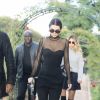Kendall Jenner à Paris, le 2 octobre 2016 pendant la fashion week. Kendall Jenner sort du siège de Givenchy pour se rendre au défilé qui va avoir lieu au Jardin des Plantes.