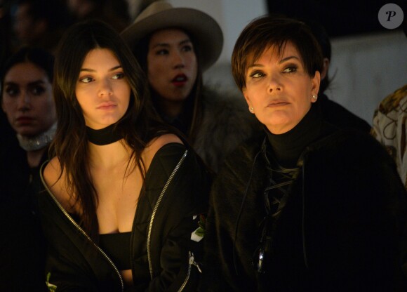Semi-Exclusif - Kendall Jenner et sa mère Kris Jenner au défilé de mode Off-White collection prêt-à-porter Automne Hiver 2016/2017 lors de la fashion week à Paris, le 8 mars 2016. © CVS/Veeren/Bestimage
