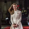 Kate Middleton, duchesse de Cambridge, assistait en sa qualité de marraine de l'association Action on Addiction à l'avant-première du film A Street Cat Named Bob au cinéma Curzon dans Mayfair, à Londres, le 3 novembre 2016. Elle portait une robe en crochet de la marque Self-Portrait.