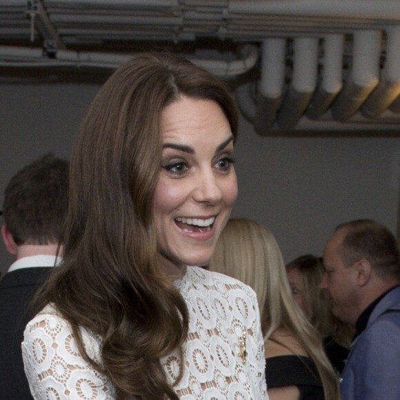 Kate Middleton, duchesse de Cambridge, était conviée en sa qualité de marraine de l'association Action on Addiction à une projection privée de courts métrages réalisés par d'anciens addicts dans le cadre du Recovery Street Film Festival chez Working Title, à Londres le 3 novembre 2016.