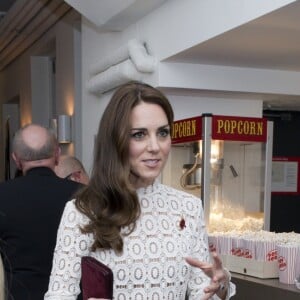 Kate Middleton, duchesse de Cambridge, était invitée en sa qualité de marraine de l'association Action on Addiction à une projection privée de courts métrages réalisés par d'anciens addicts dans le cadre du Recovery Street Film Festival chez Working Title, à Londres le 3 novembre 2016.