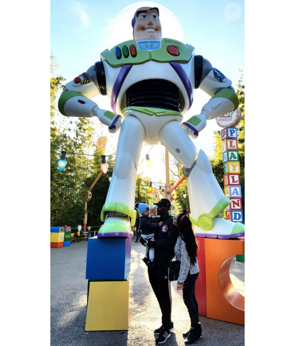 Djibril Cissé en week-end à Disneyland Paris avec sa compagne Marie-Cécile Lenzini et leur fils Gabriel. 