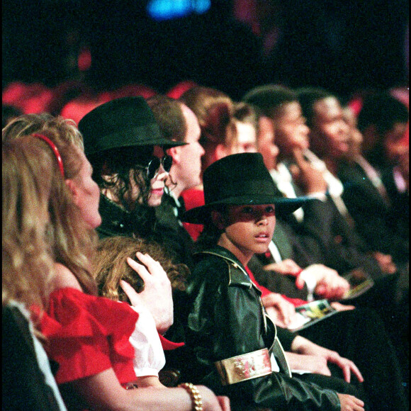 MICHAEL JACKSON ET JORDAN CHANDLER AUX WORLD MUSIC AWARDS À MONACO. MAI 1993.