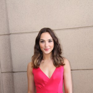 Gal Gadot à la Conférence de presse pour le film "Batman vs Superman Dawn of justice" aux studios de la Warner Bros à Burbank le 16 mars 2016.