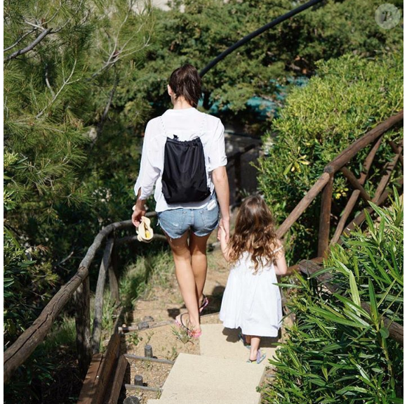 Gal Gadot et sa fille Alma. Photo publiée sur sa page Instagram à l'été 2016
