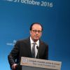 Le président de la République François Hollande fait un discours lors de l'ouverture du Congrès Mondial du Cancer au palais des Congrès à Paris, le 31 octobre 2016. © Dominique Jacovides/Bestimage