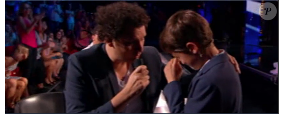 Simon fond en larmes et fait pleurer Hélèné Sagara et Kamel Ouali - "Incroyable Talent 2016" sur M6. Le 8 novembre 2016.
