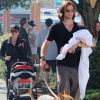 Jared Padalecki et sa femme Genevieve Cortese se promènent en famille à Los Angeles le 29 juillet 2012.