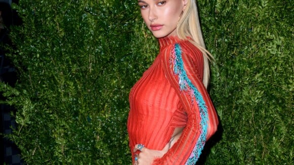 Hailey Baldwin : Ultrasexy face à Solange Knowles et Kelly Rowland